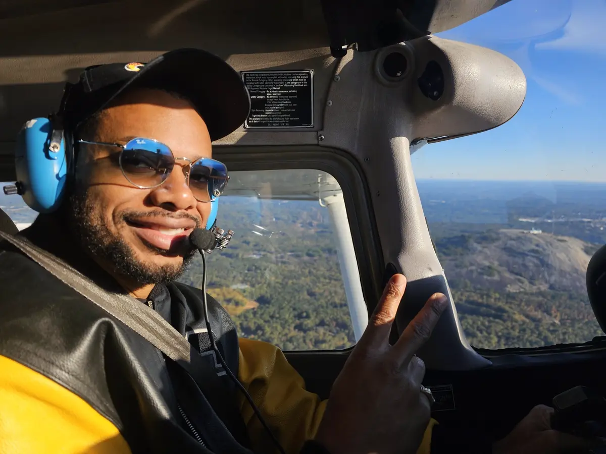 Flying a Cessna in the cockpit